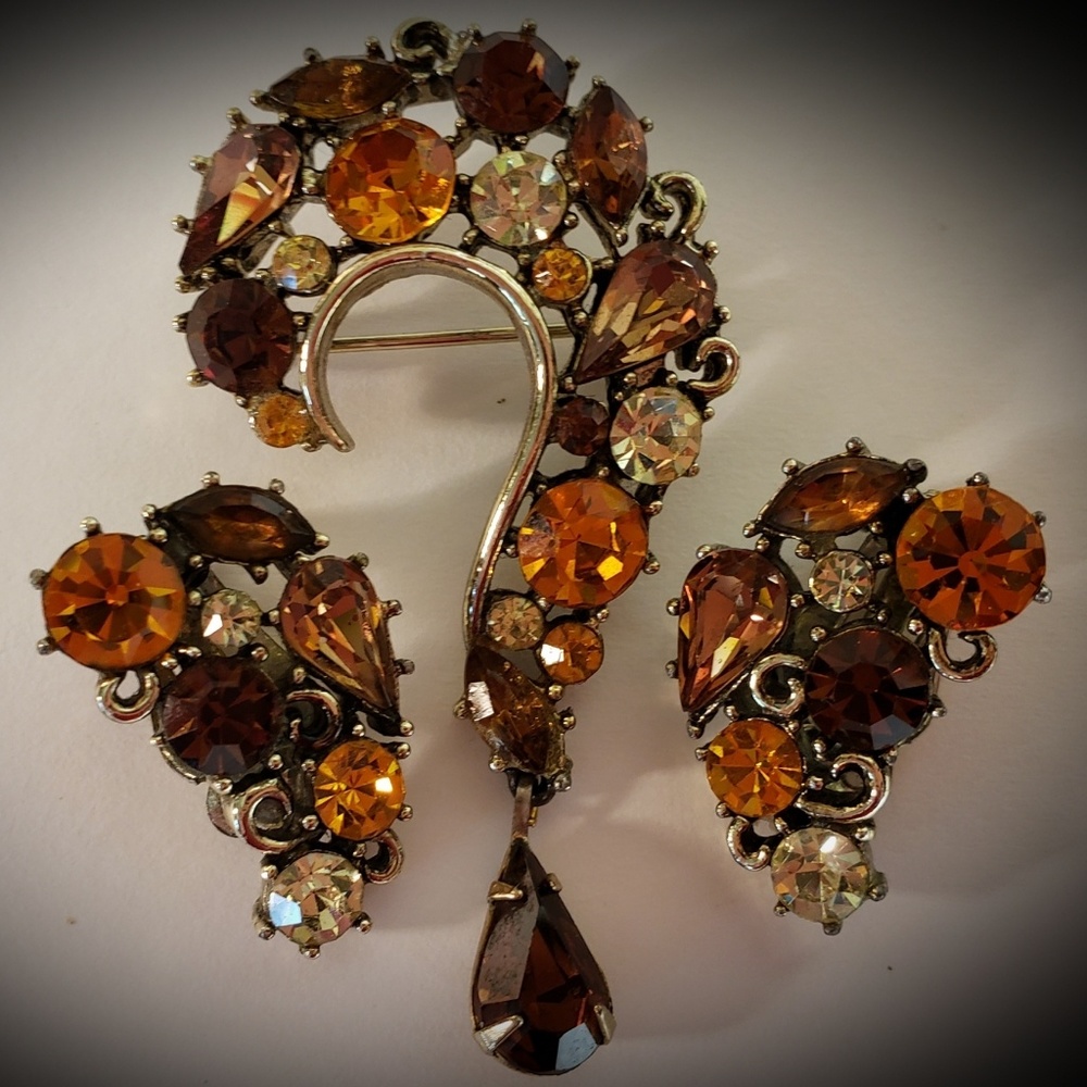 VINTAGE Lisner Pin & Earring Set